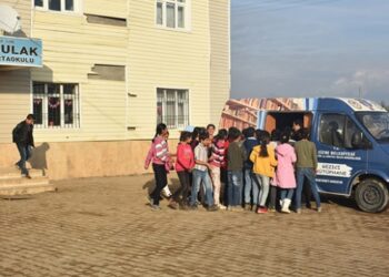 Kütüphane köy çocuklarının ayağına gidiyor