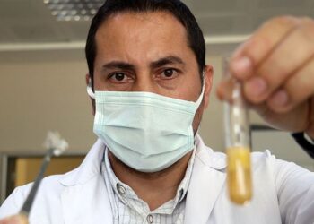 Türk bilim insanları boya ve plastik maddeyi zarar görmeden ayrıştıran çözücü geliştirdi