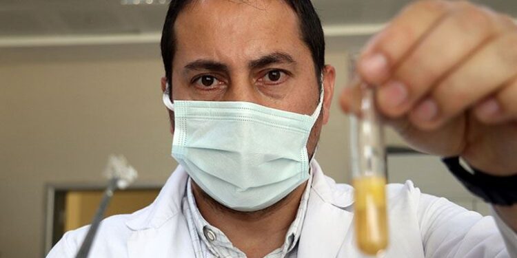 Türk bilim insanları boya ve plastik maddeyi zarar görmeden ayrıştıran çözücü geliştirdi