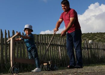 Kas hastası Burak’a ‘baba’ destek: Bir adımı için engel tanımadı