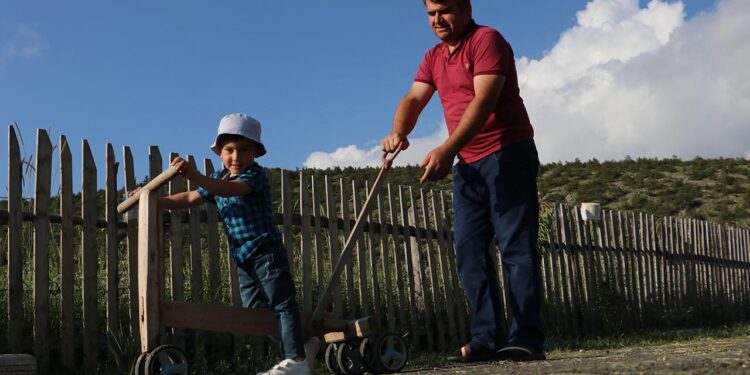 Kas hastası Burak’a ‘baba’ destek: Bir adımı için engel tanımadı