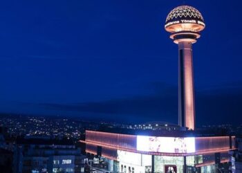 Atakule umudun rengi turuncuya büründü