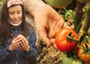 Öğrenciler hobi bahçesinde keyifli vakit geçiriyor