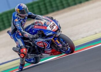 Milli motosikletçi Toprak Razgatlıoğlu İngiltere’de birinci oldu