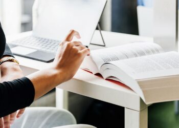 YTB’den yurt dışında akademik eğitim gören vatandaşlara burs