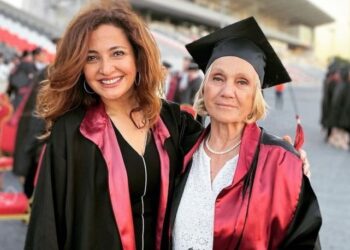 Azmin zaferi! 74 yaşında doktor oldu!