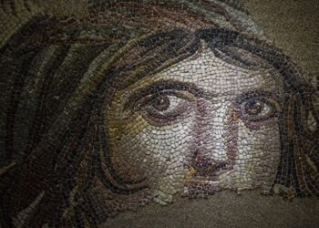 Çingene Kızı mozaiğinin parçaları kısa süreliğine sergilenecek