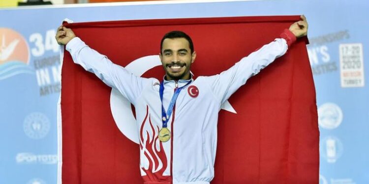 Milli cimnastikçi Ferhat Arıcan, Katar’da Artistik Cimnastik Dünya Kupası’nda altın madalya kazandı