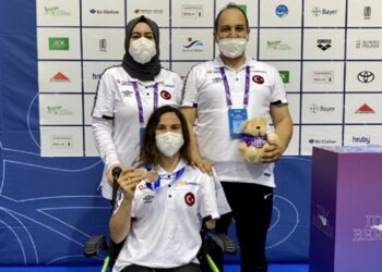 Milli yüzücü Emine Avcu’dan bronz madalya