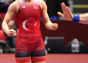 Milli güreşçilerden 2 bronz madalya