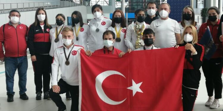 Dünya şampiyonu milli sporcular, 17 madalyayla yurda döndü