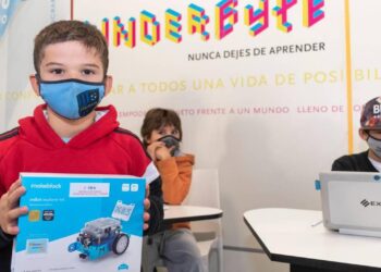 TİKA’dan Arjantinli çocuklara dijital okuryazarlık ekipman desteği