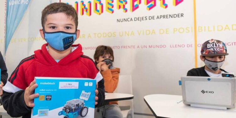 TİKA’dan Arjantinli çocuklara dijital okuryazarlık ekipman desteği