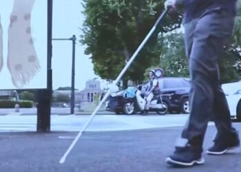 Görme engellilere “gören” ayakkabı