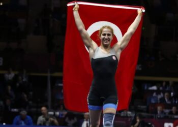 Milli güreşçi Buse Tosun’dan gümüş madalya