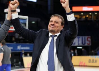 Ergin Ataman Euroleague kupasını kazanan ilk Türk başantrenör oldu