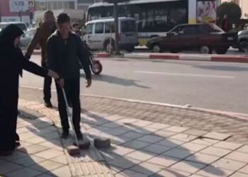 Engellilerin sorunlarına sosyal deneyle dikkat çekti