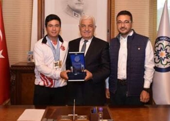 Emircan Türkiye’nin gururu oldu