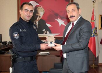 Emniyet müdüründen yardımsever polise teşekkür