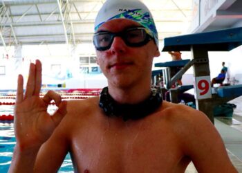 Doktorun tavsiyesiyle yüzmeye başladı, Türkiye rekoru kırdı