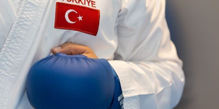 Avrupa Büyükler Karate Şampiyonası’nda ilk madalya Eda Eltemur’dan geldi