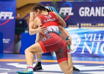 Kadınlar güreşte madalyalar geldi!