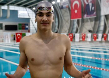 Milli yüzücü Yiğit Aslan Türkiye rekoru kırdı