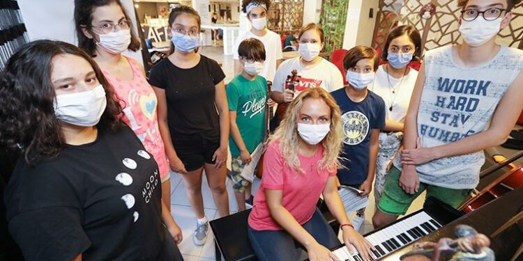 Buca’nın genç bilim insanlarından uluslararası başarı