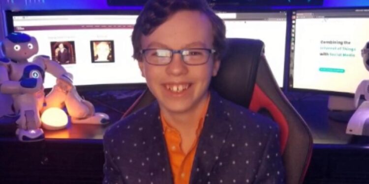 12 yaşında hem lise hem de üniversiteden mezun olmaya hazırlanıyor