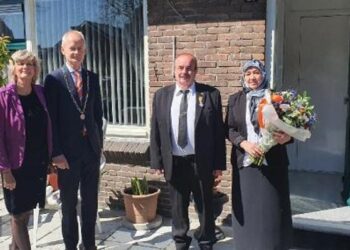 Hollanda’da 16 Türk’e kraliyet nişanı verildi