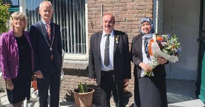 Hollanda’da 16 Türk’e kraliyet nişanı verildi