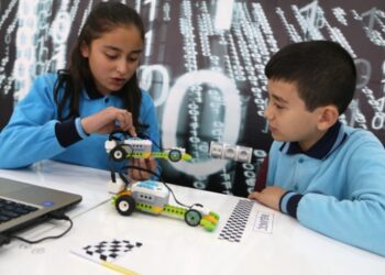 Köy okulunda robotik kodlama öğrenecekler