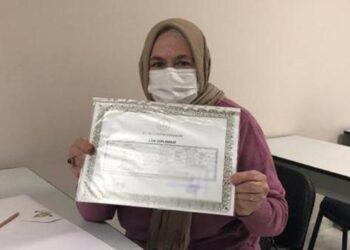 75 yaşında liseyi bitirdi, üniversiteye hazırlanıyor