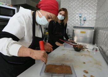 Çocukları için yapmayı öğrendi! İmalathane kurup işinin patronu oldu