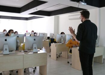 İBB Meslek Fabrikası’ndan kadınlara iletişim eğitimi