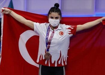 Milli halterci Melisa Güneş’ten 1 gümüş ve 2 bronz madalya