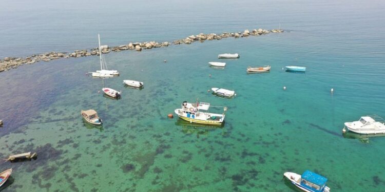 Sular çekilince 2 bin yıllık tarih ortaya çıktı