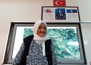 93 yılını lise öğrencilerine anlattı