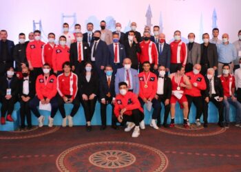 Milli sporculardan 10 madalya