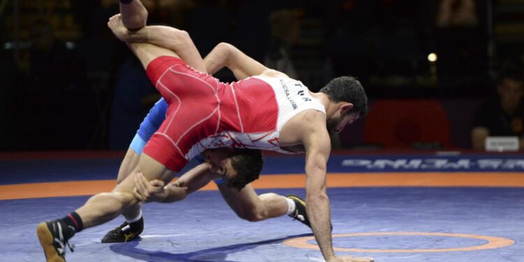 Milli güreşçiler 2 gümüş, 1 bronz madalya aldı