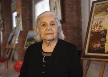 91 yaşındaki kadın hayalini kurduğu ilk resim sergisini açtı