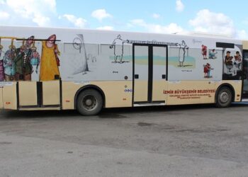 İzmir’de toplu ulaşım araçlarında cinsiyet eşitliği mesajları