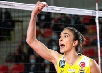 Fenerbahçe oyuncusu Naz Aydemir Akyol’a büyük onur