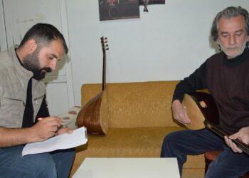 Unutulmaya yüz tutan türküleri Türk müziğine kazandırıyor