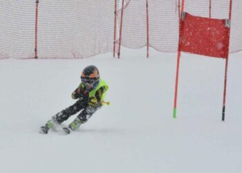 Minik kayakçılar Palandöken’de yarıştı