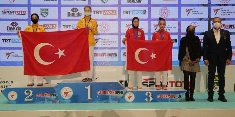 Genç milli tekvandoculardan 24 madalya