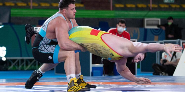 Milli güreşçilerden 11 madalya