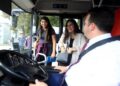 Samsun’da otobüs şoförü yolcularını “hoş geldiniz” diyerek karşılıyor