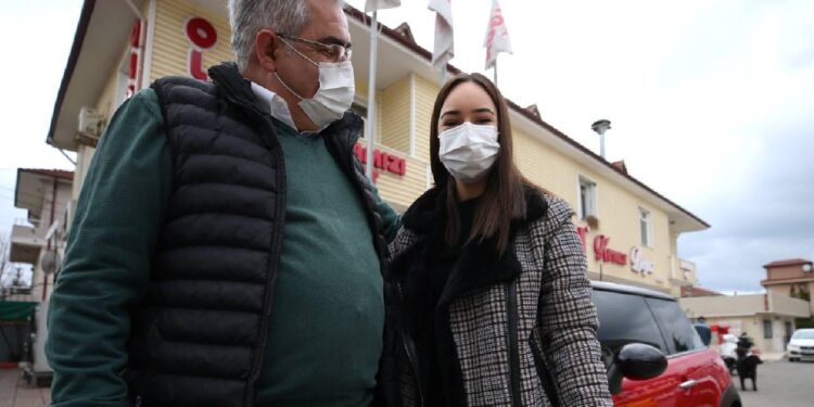 Bıraktığı sigaranın parasını biriktirdi, kızına otomobil aldı