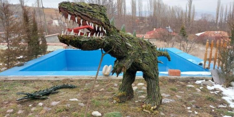 Araziden topladı… Evinin bahçesinde yaptı!